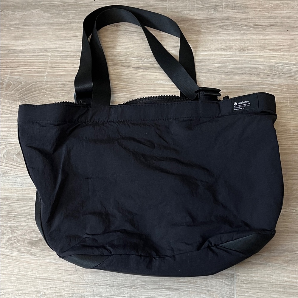 Lululemon Clean Lines Tote Black